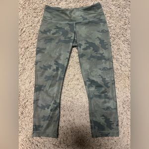 Lulu crop leggings 21” camo